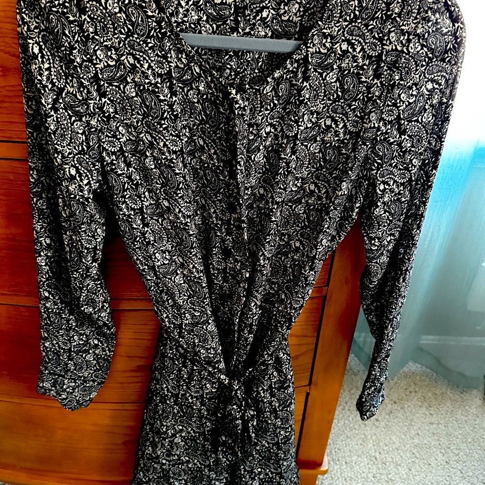 GAP women’s S cctton knit belted, button front dress.  Black/white print worn 1x